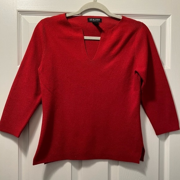 𝅺new York and Company Red V Neck‎ Sweater Size Medium - Picture 1 of 5